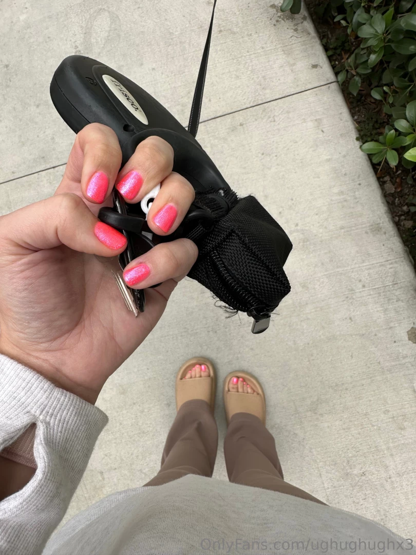 Wake up babes it s time to walk the dog i got my nails done 