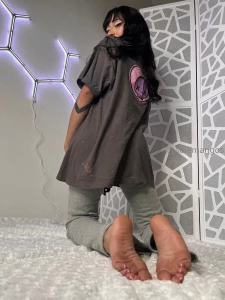 I did my makeup but you re prob staring at my feet part 3