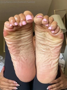 Coochie coochie coooo cum tickle my wrinkly soles and play with my