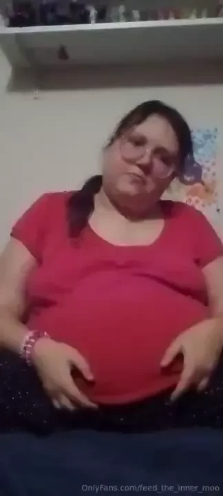 This hungry piggy got so full for supper she decided to show off how 