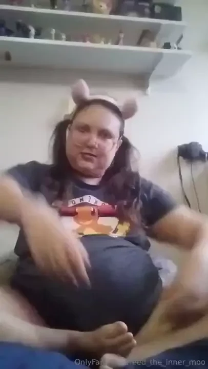 This piggy has been growing and gotten so fat agin watch as she 