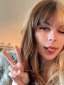 Feral woman being a genuine human in a sea of pornspambot part 1