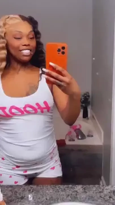 Hey baby it s time for bed but i wanted to show you how i look right 