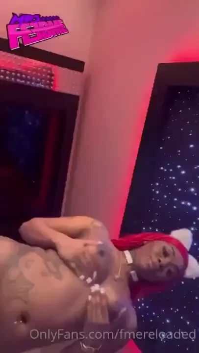 Hello kitty watch me tease you first with my titties then finger my 