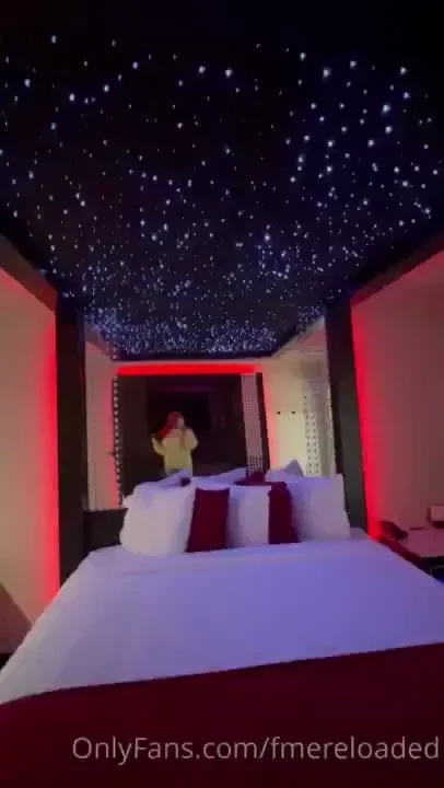 Should i go ___live___ in my hotel room it looks amazing 