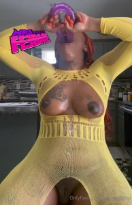 fmereloaded - Watch me stretch my throat and fuck my pussy squirtin in the kitchen 