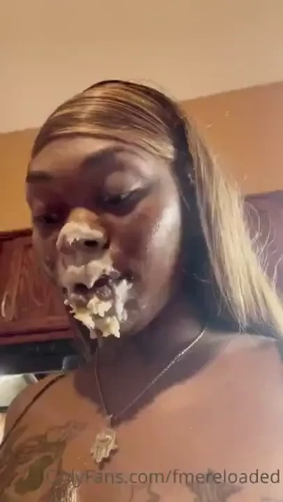 I got my face smasheddddd in the cake - 