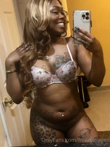 Im ___online___ and answering all messages i just took this pic now