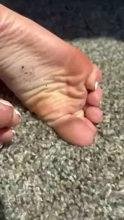 Moving sucks but at least i got some yummy dirty feet out of the deal part 1 