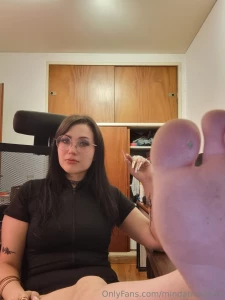 Hi guys just popping to say im aliveee and excuse the mess that is my part 3