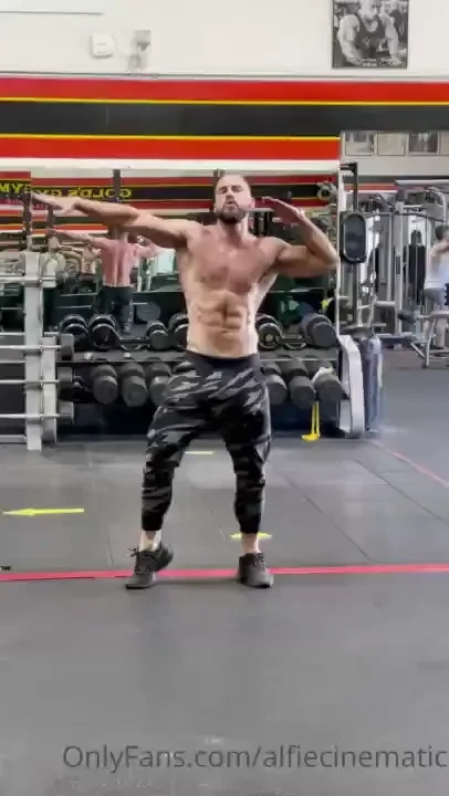 Back into the hard body workouts in venice golds gym 