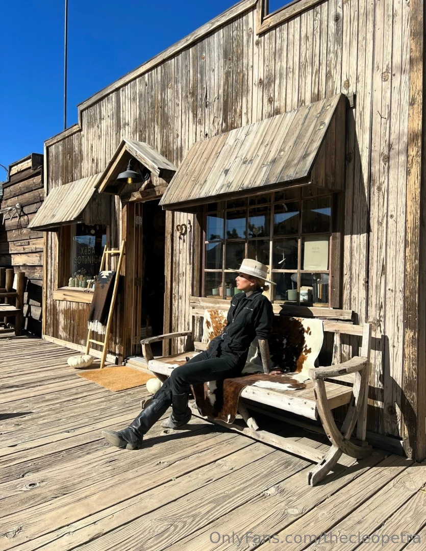 It s time for another desert trips soon ya girl loves a cowboy hat 