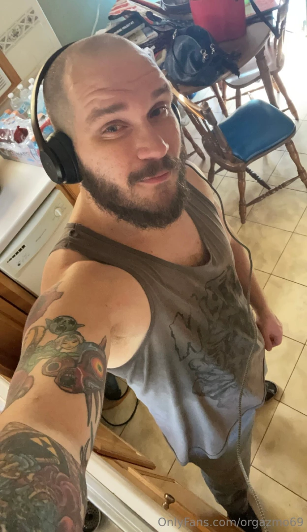 So am i still waiting for this world to stop hating can t find a good 