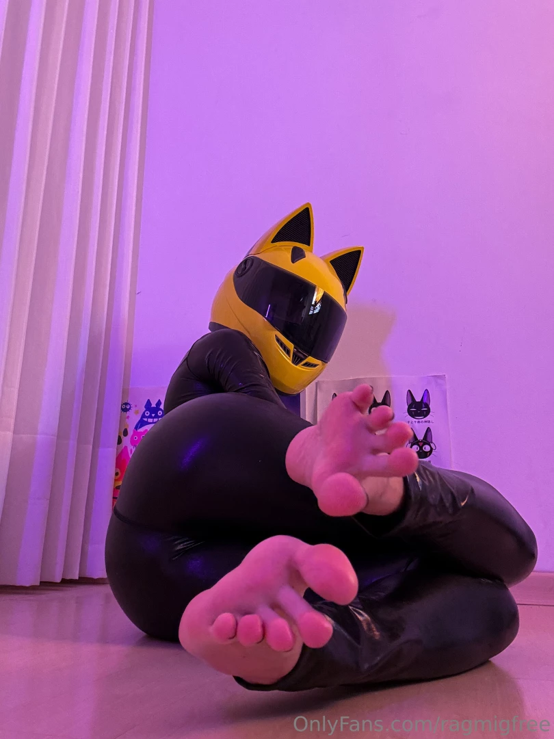 Also a gift for feet lovers there 