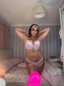 Can you spot the tip of somethingggg and it my fave colour