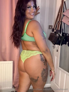 Does this colour look good on me babe