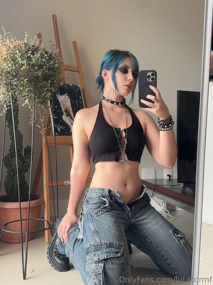 I heard u wanted to see whats under these clothes 