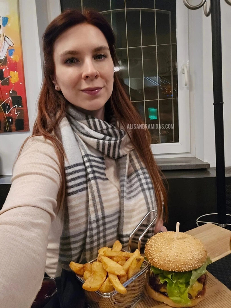 Caught up with a girlfriend for lunch today losers send for our food 