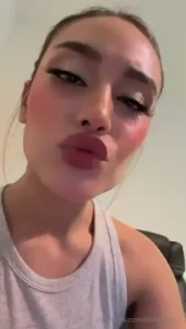 Hello does anyone want to kisse me