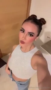 Hello does anyone want to kisse me part 1