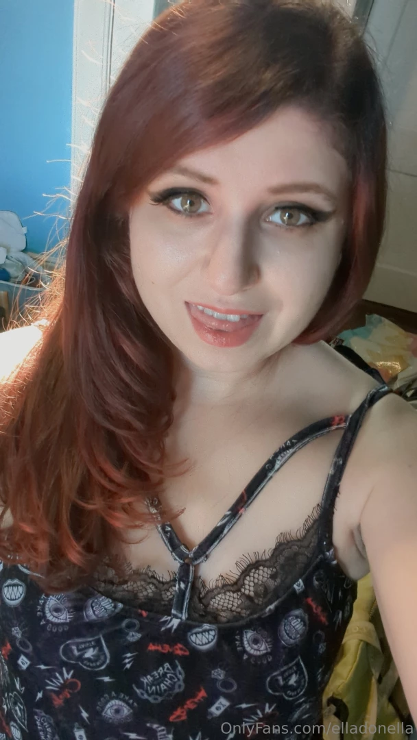 Just your favourite cosplay egirl princess 