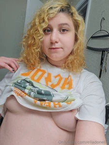 Anyone want some tasty underboob