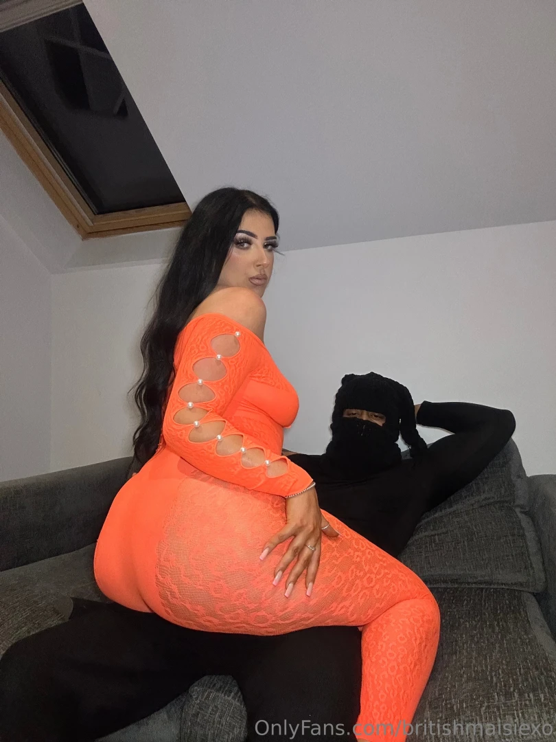 Maisiedayxo x blkbunnyhole trailer is out on my wall now 