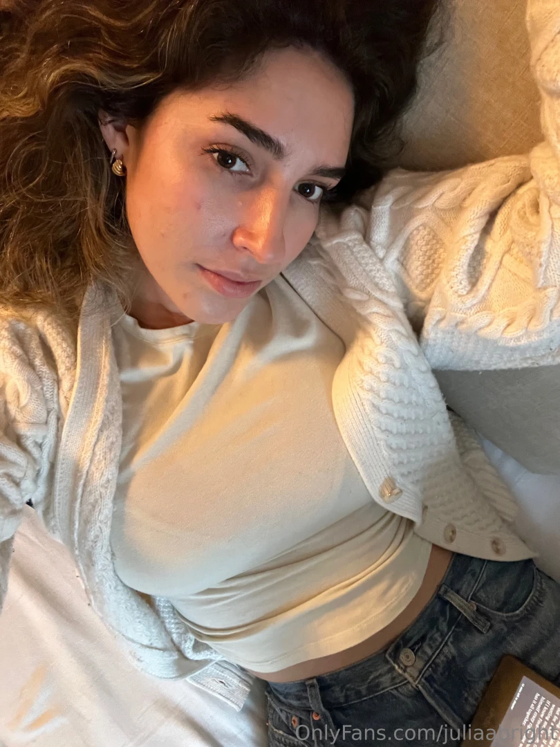 Lookin too cute to stay hidden under the covers had to share the view 