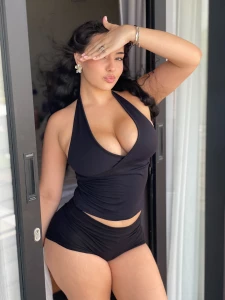 Do you think this is the perfect outfit for me to go to the gym