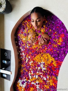 What a beautiful shoot the rest of the photo shoot on request