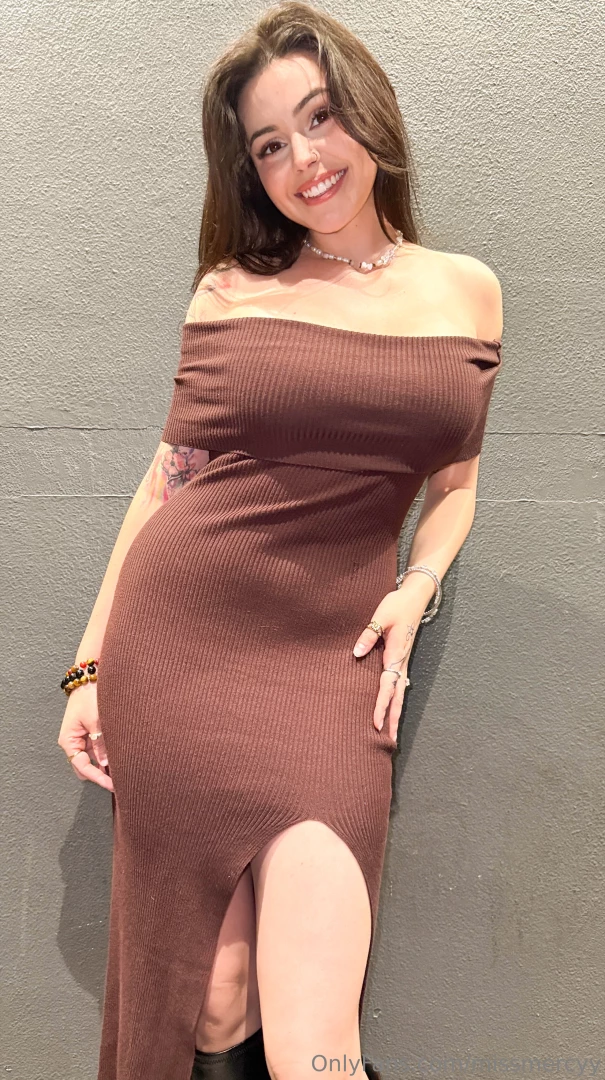 Every curve tells a story wanna read between the lines 