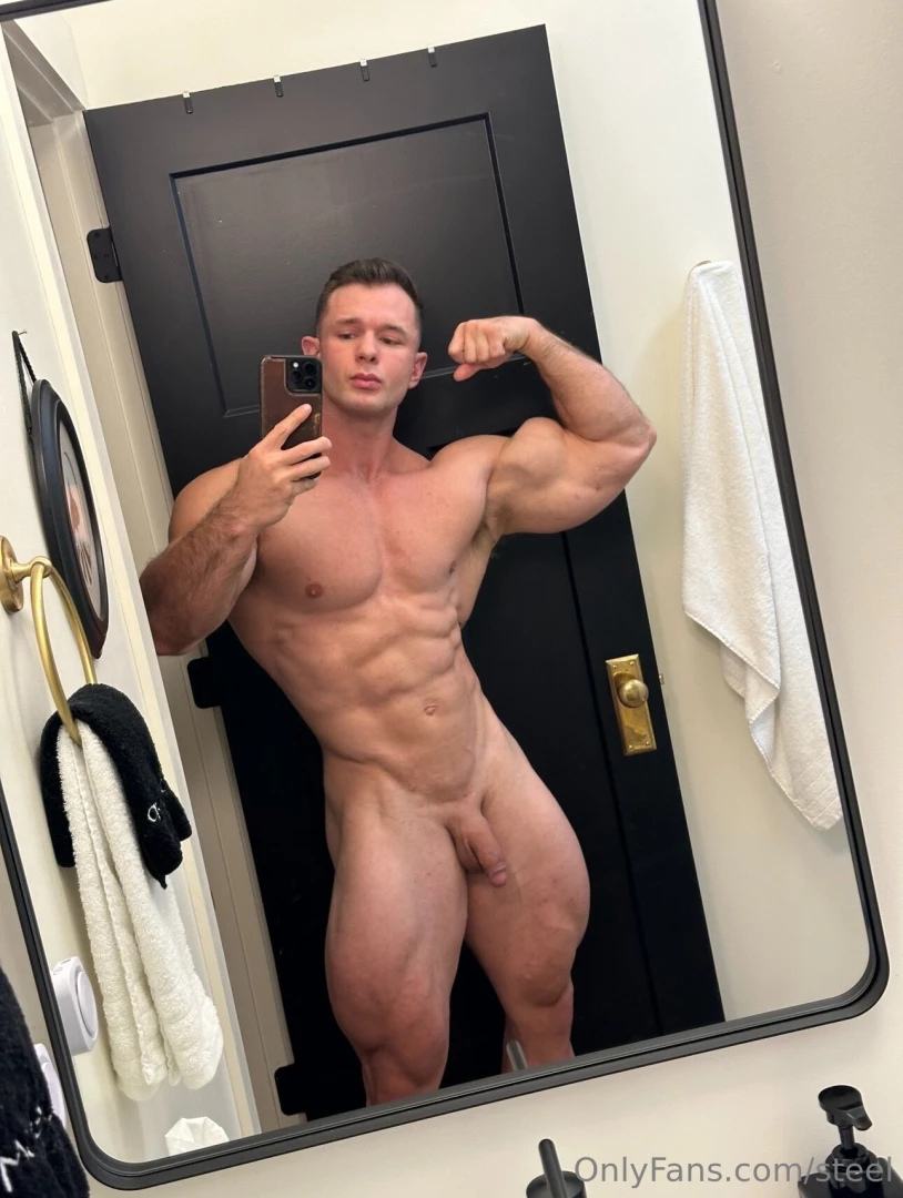 I took this pic 2 days ago honest opinion you like the bulked look or 