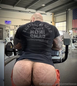 Someone to sniff my sweaty ass