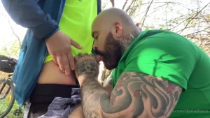 When this cyclist met randomly in a public place comes to fuck me and