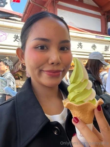 Never knew that vanilla and mint ice cream when mix is so delicious i