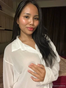 Practicing make up because why not im feeling beautiful