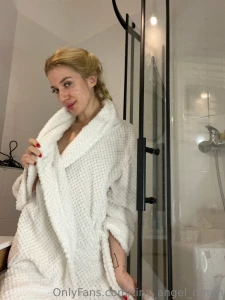 Should i rub your back or give you a massage outlawblonde