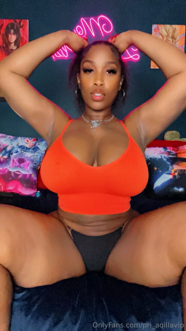Enjoy morebuttaplz buttery ass and huge tits if you join her vip page 