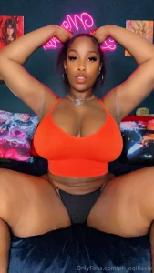 Enjoy morebuttaplz buttery ass and huge tits if you join her vip page