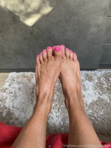 Who d worship my feet