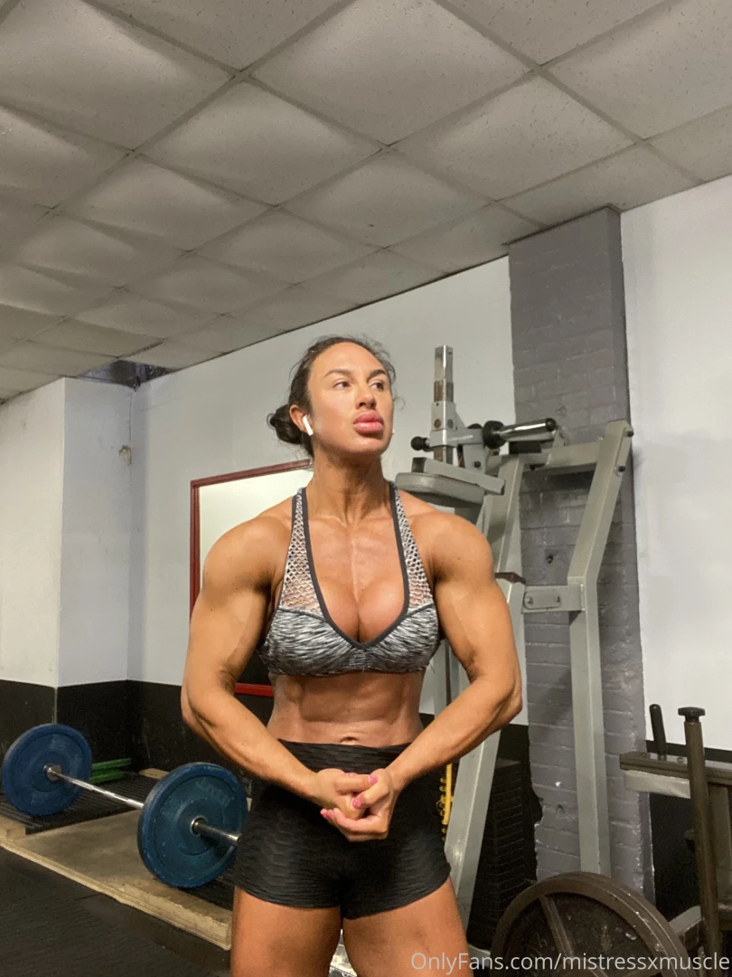 Who like muscles my paid page has more badass shiz on it nancee123 