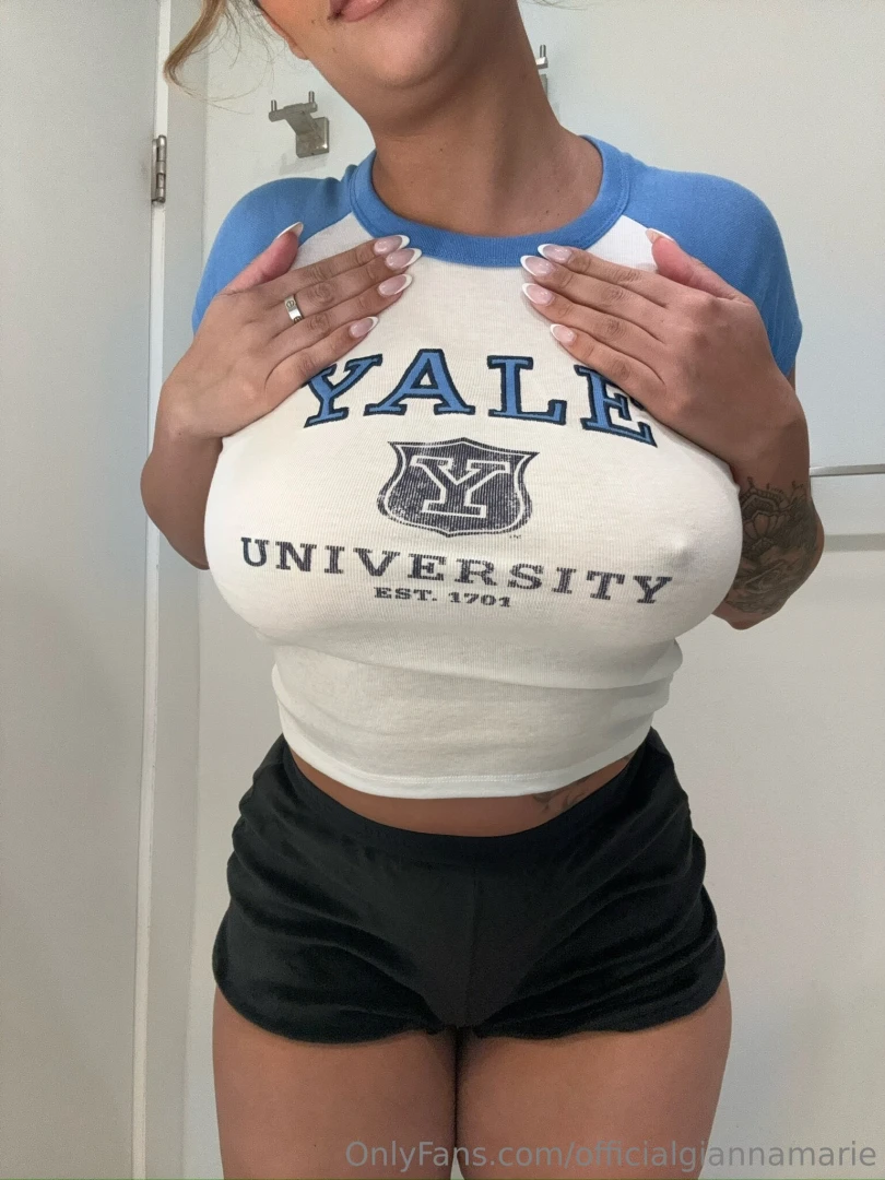 Msg me if you think i should sign up for a wet t shirt comp 