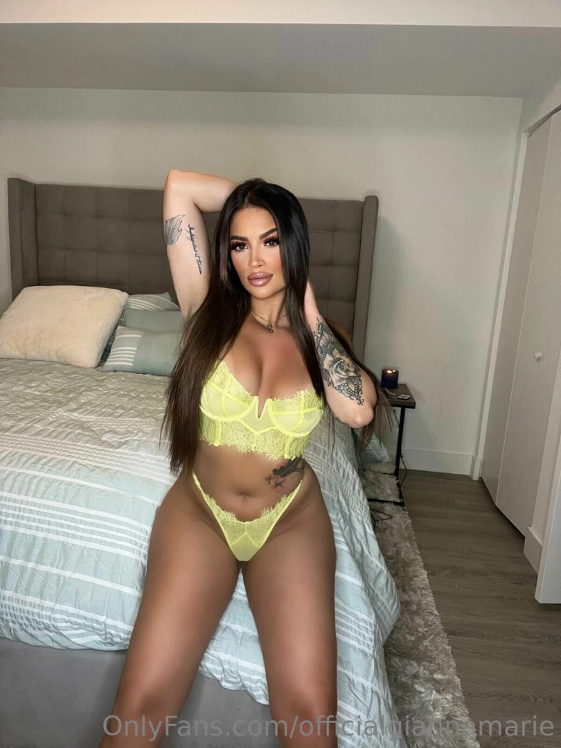 Do i look good in yellow babe 