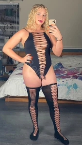 Happy fridayyyyy what should we get into