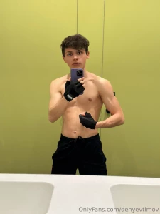 Twink in the gym check