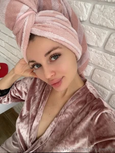 Sunday is my favorite day of the week are you as busy as a bee or a