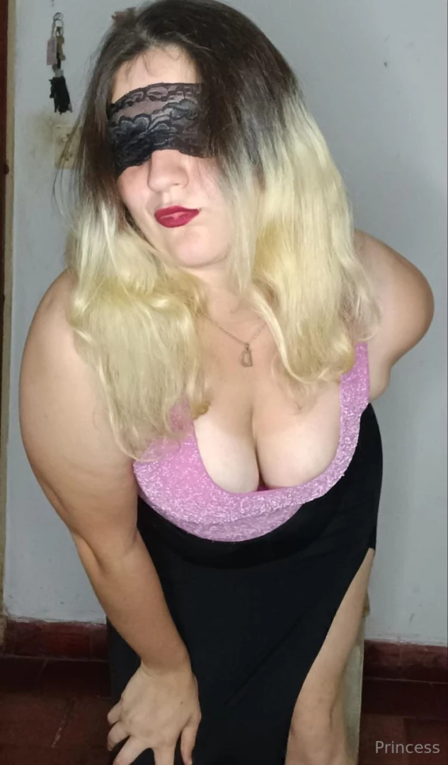 Looking for a curvy blonde here i present to you my friend jessy 