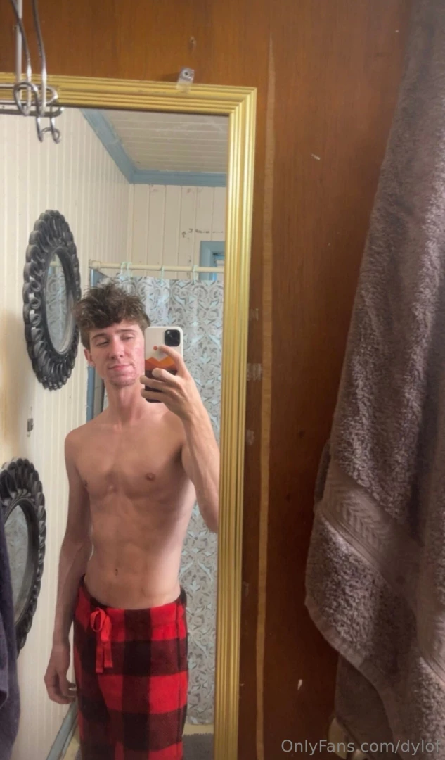 Yo go check out conversationpaymyrent hot twink with a nice dick go 