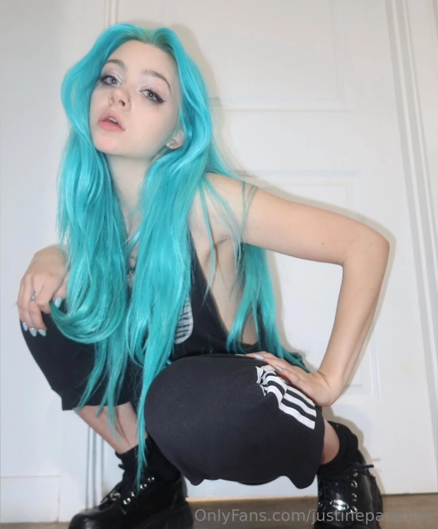 Loving the blue hair 