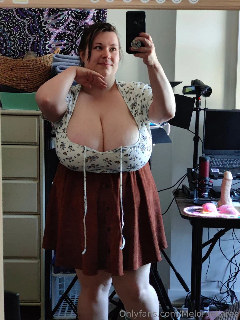 I need a custom made milkmaiden dress this is a 4xl top btw three part 1 